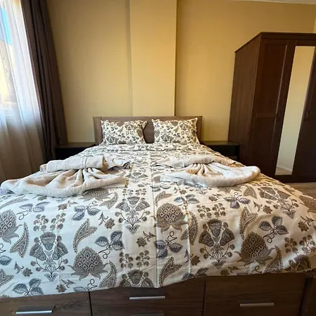 Johannesburg 2bdr Spacious Family W Parking And Playground Lejlighed