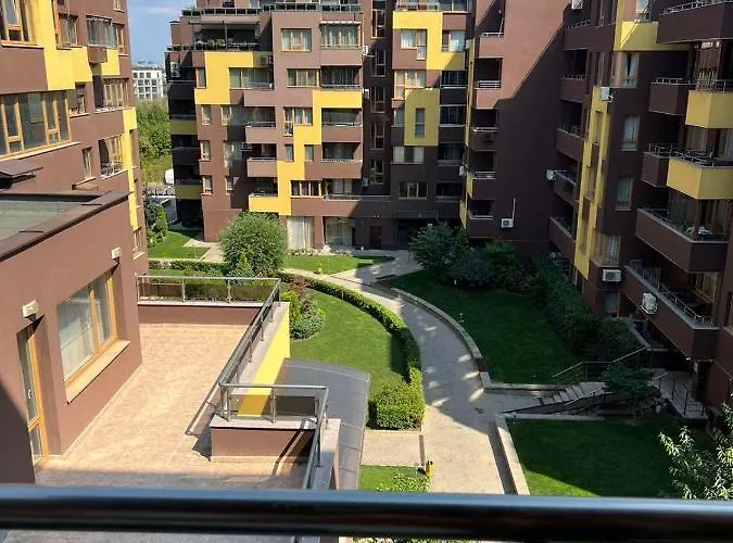 Johannesburg 2bdr Spacious Family W Parking And Playground Apartament Sofia